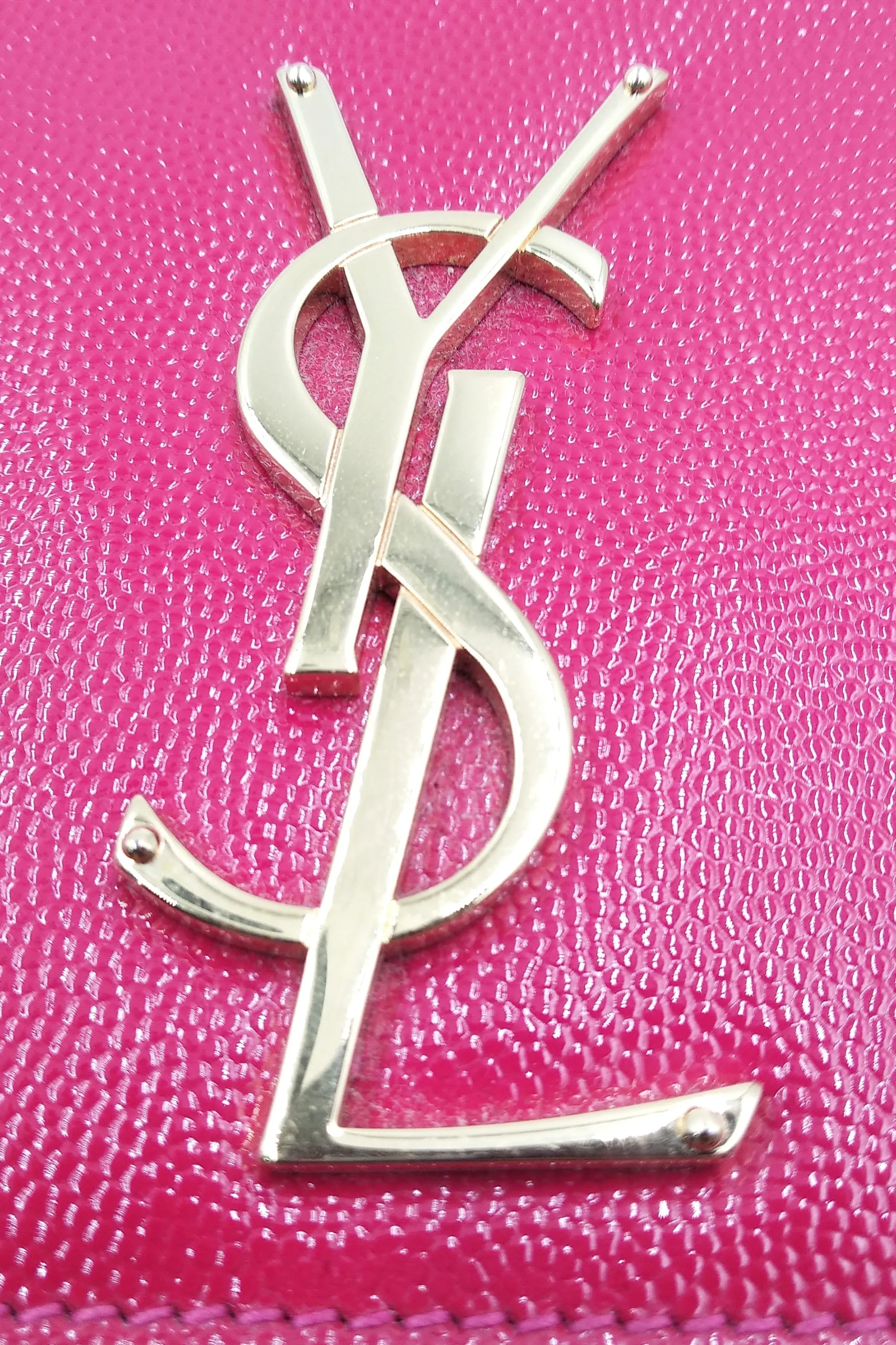 Classic Monogram Kate Clutch Fuchsia