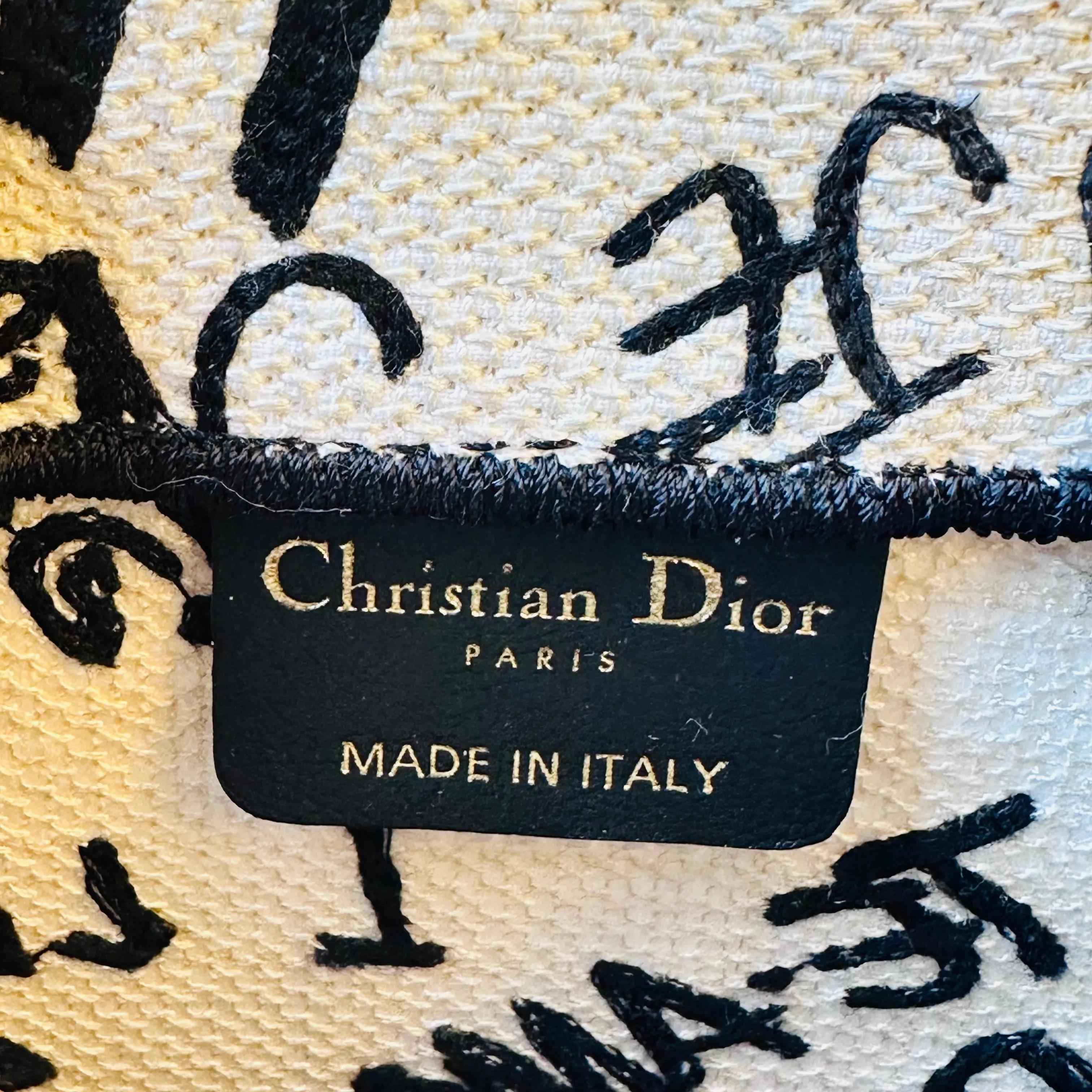DIOR - DIORAMOUR EMBROIDERED  VERTICAL BOOK TOTE MULTICOLOR