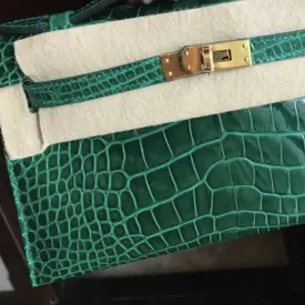 Hermès Kelly Pochette Vert Emeraude Alligator Mississippi Lisse Gold Hardware GHW