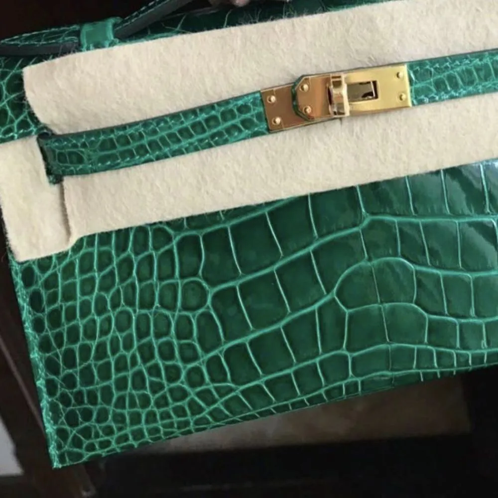 Hermès Kelly Pochette Vert Emeraude Alligator Mississippi Lisse Gold Hardware GHW